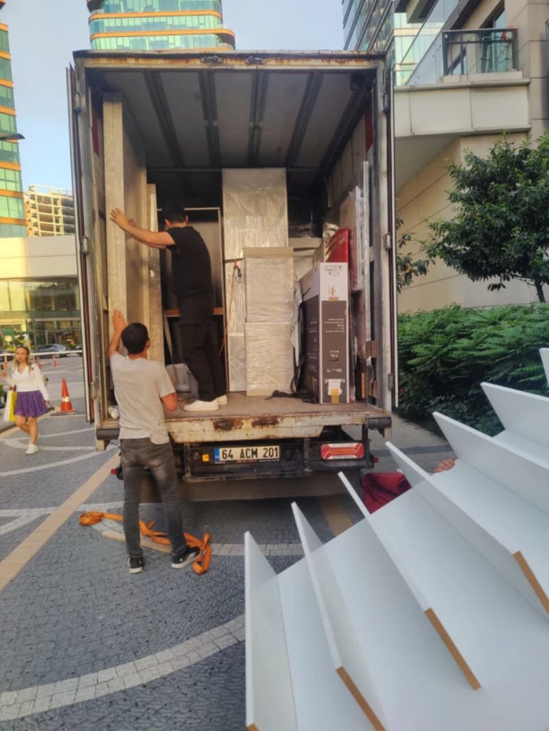 Ateşnak Uygun Fiyatlı Evden Eve Nakliyat Kamyonu